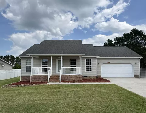 218 Wind Chase Dr, Madisonville, TN 37354