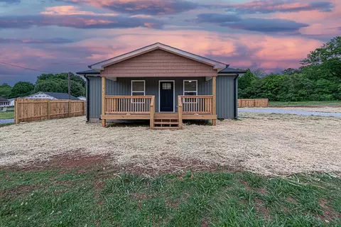 135 Short St, Athens, TN 37303