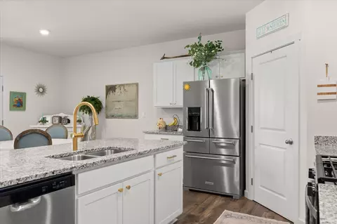 Kitchen - 5697 Prickly Loop, Ooltewah, TN 37363 photo 4 of 4