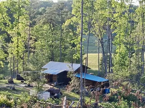 233 Finger Board Rd, Tellico Plains, TN 37385