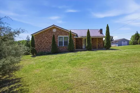 707 Cherokee Trl, Rossville, GA 30741