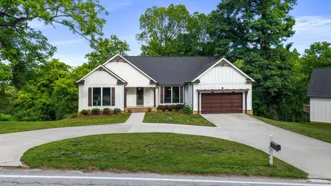 6296 Fairview Rd, Hixson, TN 37343
