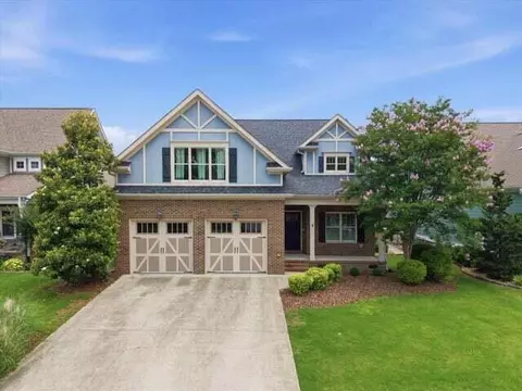 9041 Silver Maple Dr, Ooltewah, TN 37363
