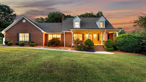3046 Hawthorne St, Athens, TN 37303