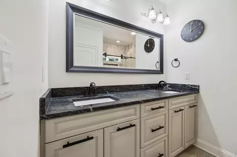 Bath - 10514 E Brainerd Rd, Apison, TN 37302 photo 1 of 9