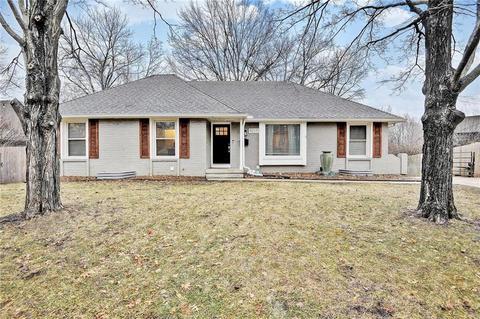 9217 Grandview Dr Overland Park Ks 66212 Mls 2162566 Movoto Com