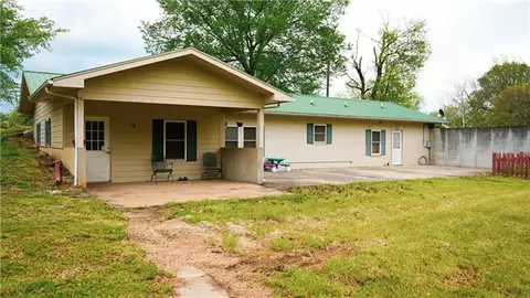 308 E 233rd St, Cleveland, MO 64734