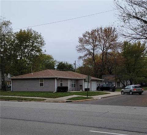 2 N 3rd St, Iola, KS 66749 photo 2
