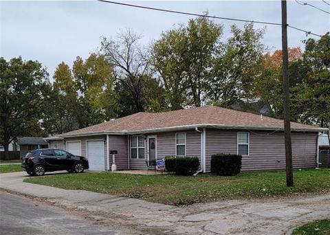 2 N 3rd St, Iola, KS 66749