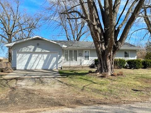 1403 S Summer St El Dorado Springs Mo 64744 29 Photos Mls 2371244 Movoto