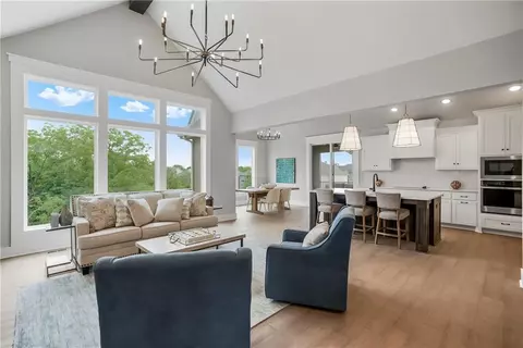 24586 W 126th Ter, Olathe, KS 66061