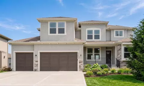 16697 W 165th St, Olathe, KS 66062