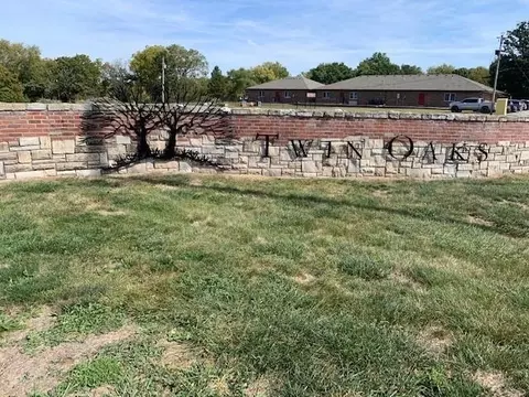 000 Twin Oaks Pkwy, Peculiar, MO 64078