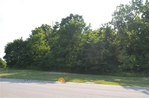 6836 N Myrtle Ct, Gladstone, MO 64119