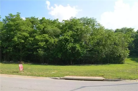 6815 N Myrtle Ave, Gladstone, MO 64119