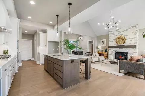 24625 W 126th Ter, Olathe, KS 66061