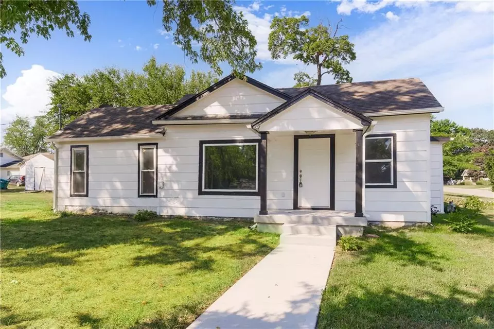 400 3rd St, Osawatomie, KS 66064 33 Photos Movoto