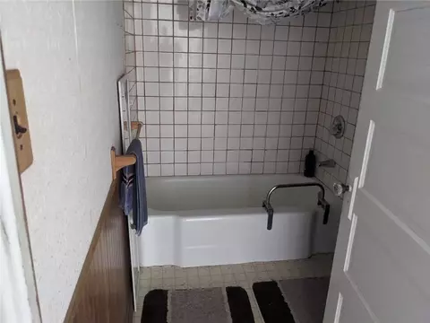 Bath - 900 E Main St, Princeton, MO 64673 photo 2 of 3