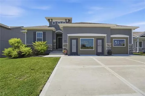 12510 S Parkwood Ln, Lees Summit, MO 64086