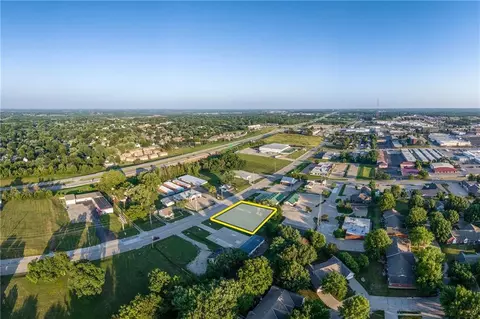 1806 N Woodbine Rd, Saint Joseph, MO 64506