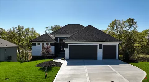 4921 NW 70th Ter, Kansas City, MO 64151