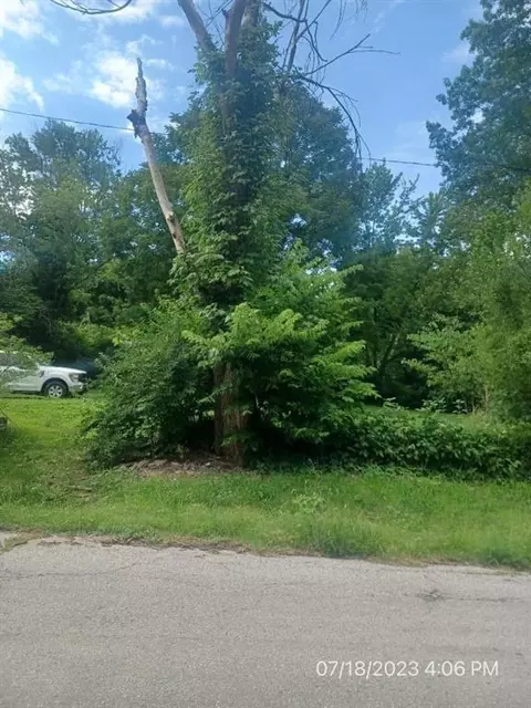 10300 E Norledge Ave, Independence, MO 64053 photo 4