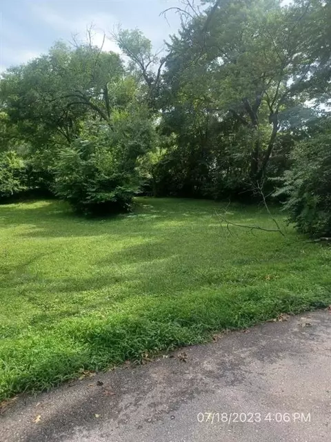 10300 E Norledge Ave, Independence, MO 64053 photo 2