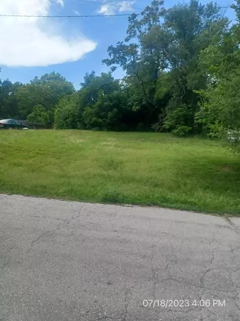 10300 E Norledge Ave, Independence, MO 64053 photo 3