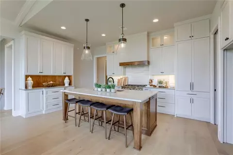 13702 Pembroke Ln, Leawood, KS 66224