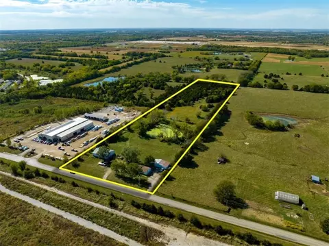 9730 Sunflower Rd, De Soto, KS 66018
