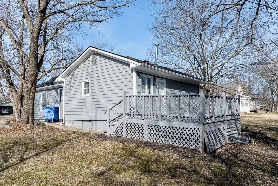 109 N Delaware St, Tonganoxie, KS 66086 15 Photos Movoto