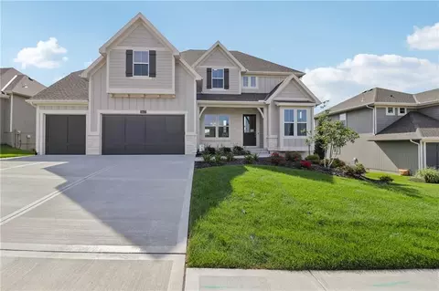 15627 W 168th Ter, Olathe, KS 66062