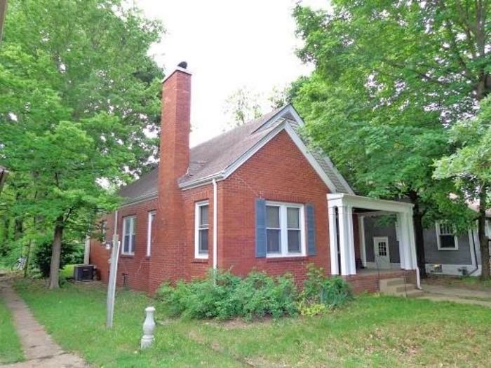 1915 S Elm St  