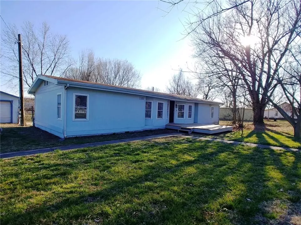 1103 Chestnut Ave, Osawatomie, KS 66064 27 Photos Movoto