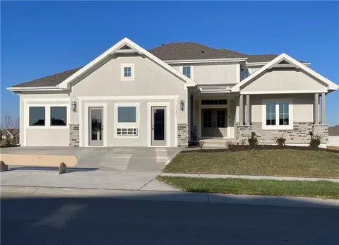 17421 Gillette St, Overland Park, KS 66221