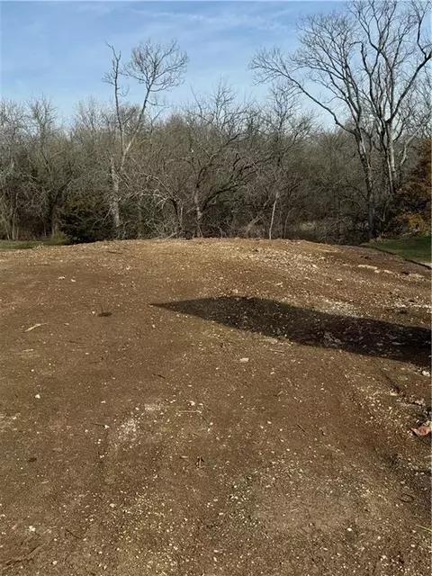 907 Redbud Dr, Paola, KS 66071