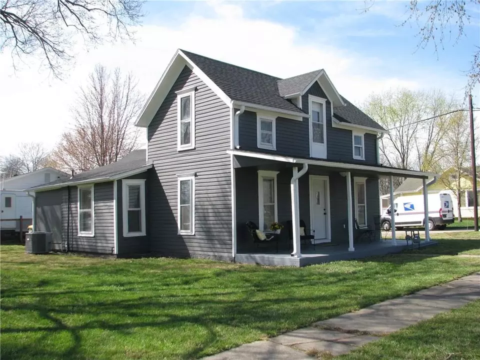 421 Chestnut St, Osawatomie, KS 66064 17 Photos Movoto