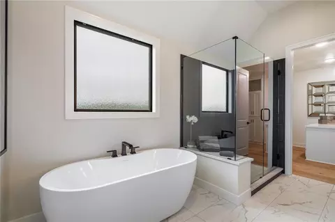 Bath - 1406 Upton Ct, Raymore, MO 64083 photo 1 of 8