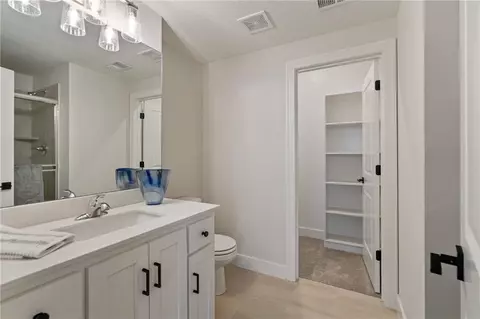 Bath - 1406 Upton Ct, Raymore, MO 64083 photo 6 of 8