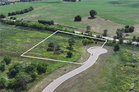 2175 Oakmont Ct, Stilwell, KS 66085