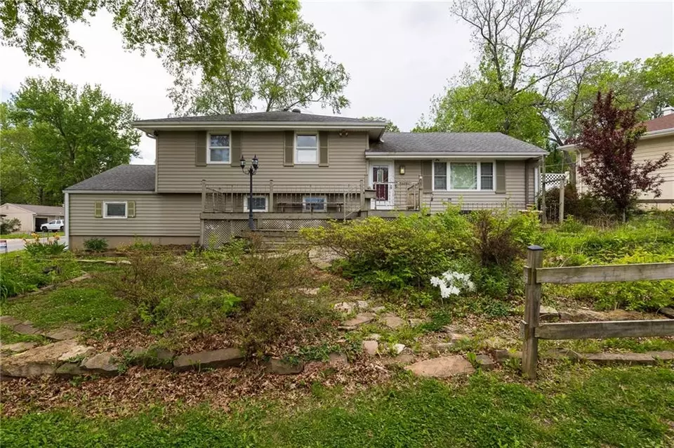 5328 N Smalley Ave, Kansas City, MO 64119 24 Photos Movoto