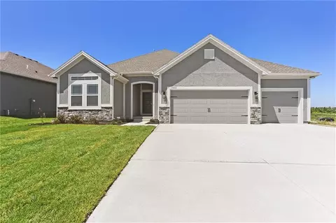 11420 N Auburndale Cir, Kansas City, MO 64157