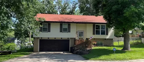 411 Lisa Ln, Maryville, MO 64468