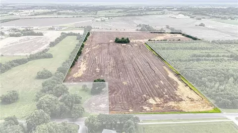 704 W 19th St, Ottawa, KS 66067