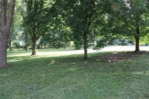 2117 S 18th St, Saint Joseph, MO 64503