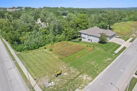 4 E 122 St, Kansas City, MO 64146