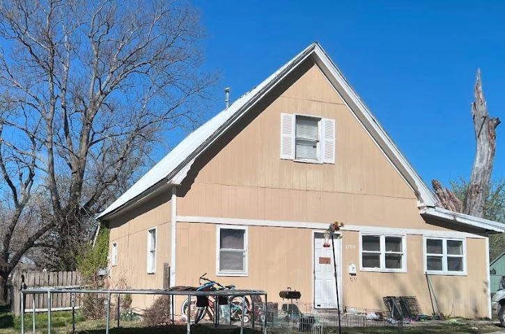 1709 S Evergreen Ave