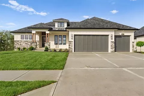 8732 N Lewis Ave, Kansas City, MO 64157