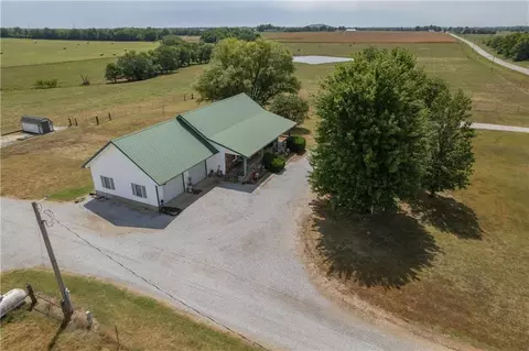 674 N Highway V Hwy, Lamar, MO 64759