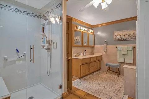 Bath - 731 NW 35th Ln, Lamar, MO 64759 photo 2 of 2